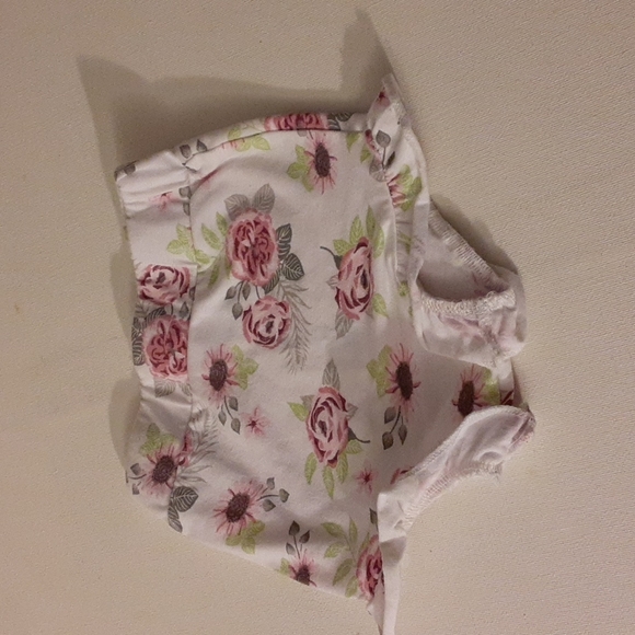 Size 9 months baby girls Rose Floral ruffled shorts - Picture 3 of 9